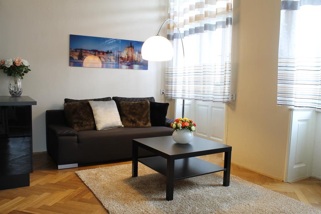 Royal Prague Apartment Celakovskeho Sady Exterior foto